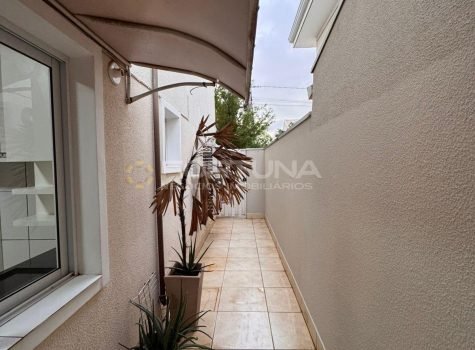 b2f81b34-b197-4b49-b5ad-695403f85a77